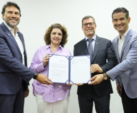 Assinatura simbólica do Acordo de Cooperação Técnica para Inovação Agropecuária entre a Empresa de Assistência Técnica e Extensão Rural do Distrito Federal (EMATER/DF). 04/12/2025. Foto: Beto Monteiro/Ascom UnB